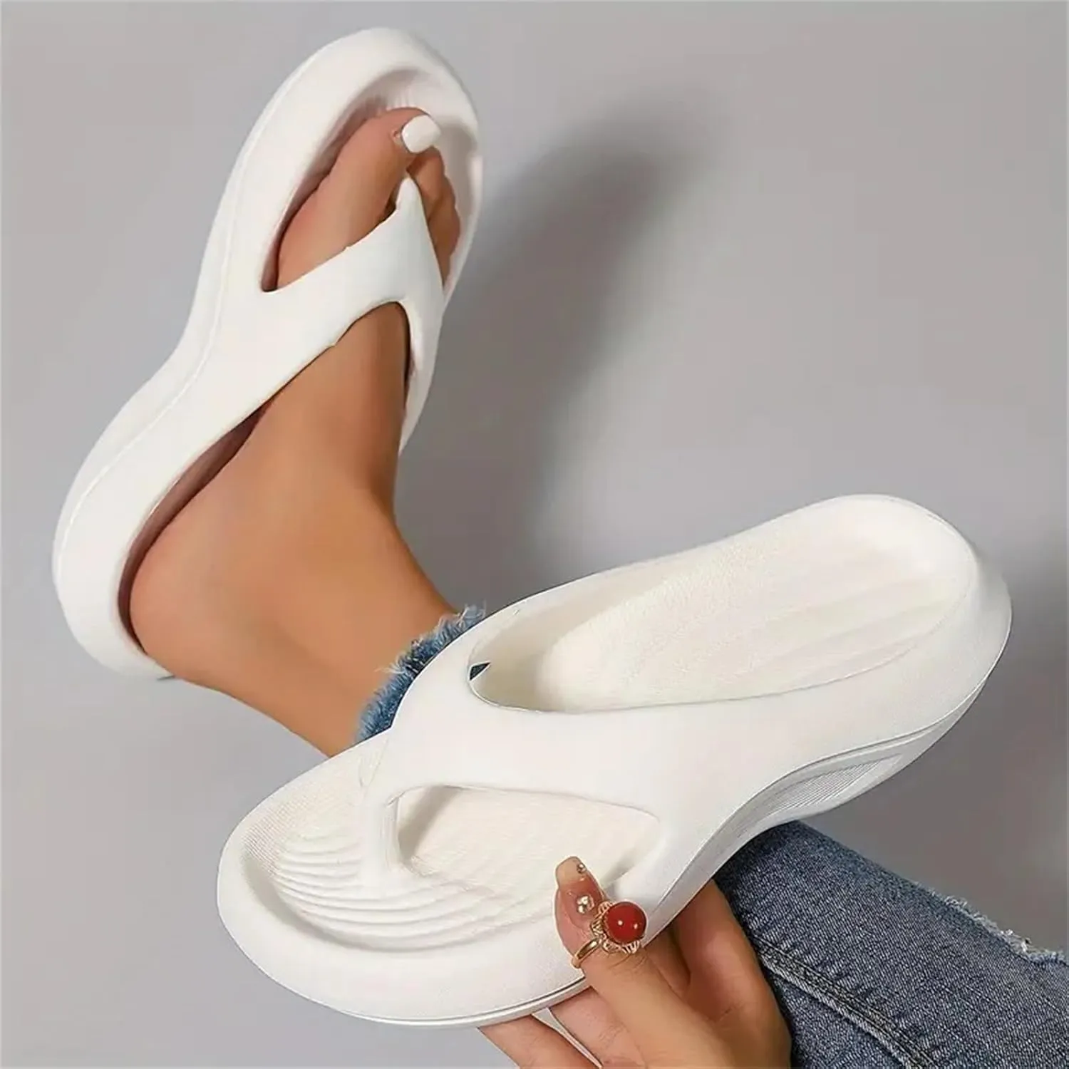 Womens Arch Support Flip Flops Pillow Platform Non-Slip Soft Orthopedic Thick Soled Shoes Summer Beach Walking Sandals Feet Pain Relief Comfy Walking Cloud Slides Sandals